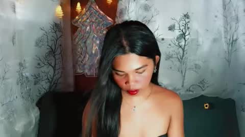 Snapshot of yourqueen_19 chatting on April 29, 2026, 5:00 am yourqueen_19 online show from April 29, 2026, 5:00 am
