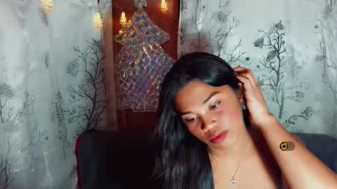 Snapshot of yourqueen_19 chatting on May 5, 2026, 2:14 pm yourqueen_19 online show from May 5, 2026, 2:14 pm