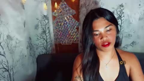 Snapshot of yourqueen_19 chatting on May 7, 2026, 2:00 pm yourqueen_19 online show from May 7, 2026, 2:00 pm