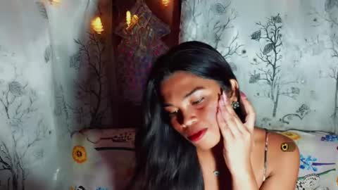 Snapshot of yourqueen_19 chatting on May 19, 2026, 6:14 pm yourqueen_19 online show from May 19, 2026, 6:14 pm