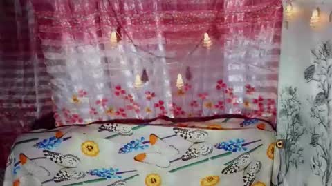 Snapshot of yourqueen_19 chatting on May 30, 2026, 7:44 pm yourqueen_19 online show from May 30, 2026, 7:44 pm