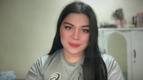 LALA online show from April 18, 2026, 7:29 pm