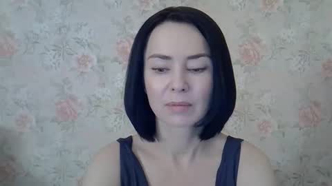 yoursofia_ online show from December 4, 2025, 10:13 am