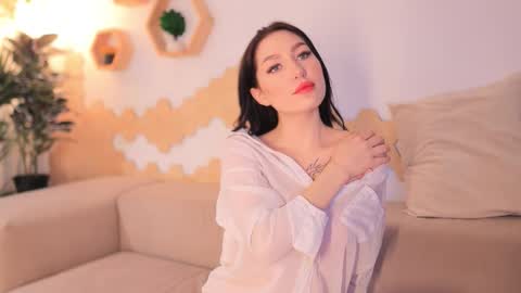 yourstarnmoon online show from September 19, 2025, 5:20 am