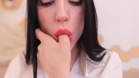 yourstarnmoon online show from November 21, 2025, 5:39 am