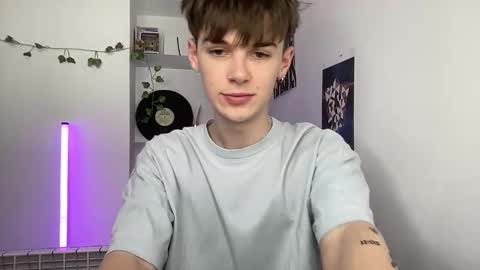 yoursweetyguy online show from April 17, 2026, 3:26 pm