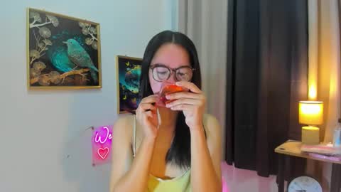 Snapshot of yourtinybunny chatting on May 28, 2026, 10:01 am yourtinybunny online show from May 28, 2026, 10:01 am