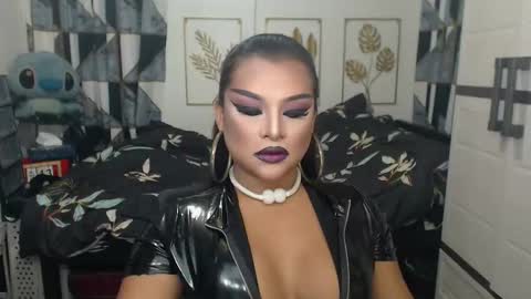 Snapshot of yourtrannyqueenxxx chatting on September 12, 2025, 10:21 pm Anastacia Grey online show from September 12, 2025, 10:21 pm