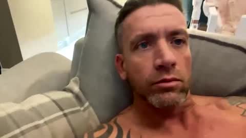 Snapshot of youwantus69 chatting on January 22, 2025, 6:10 am You want us 69 online show from January 22, 2025, 6:10 am