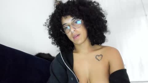 elizabeth  ju   online show from March 6, 2025, 3:35 am