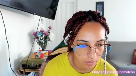 elizabeth  ju   online show from May 1, 2026, 12:21 pm