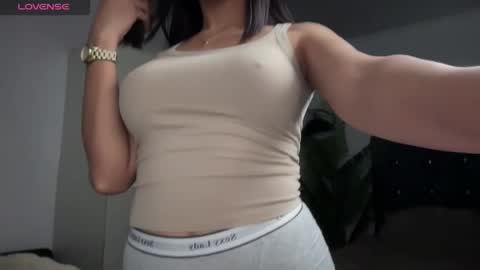 YowgineTheGreat online show from December 8, 2024, 10:41 am