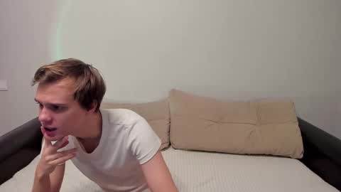 Yue Lang and Samm online show from December 2, 2025, 6:03 pm