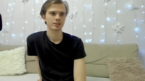 Yue Lang and Samm online show from May 14, 2026, 9:32 pm