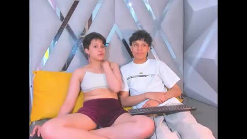 Yui  Rin online show from December 3, 2025, 2:30 am