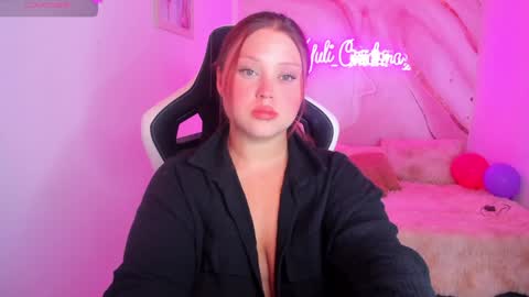 Yuliet online show from December 11, 2024, 8:39 pm