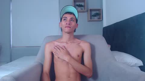 yulian_vasquez online show from February 18, 2025, 12:28 pm