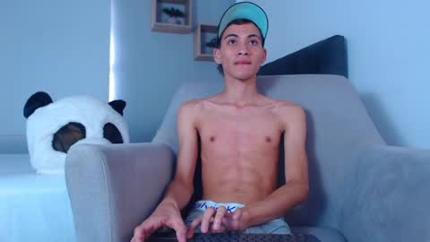 yulian_vasquez online show from February 20, 2025, 3:19 pm