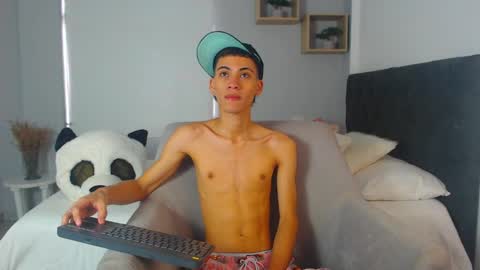 yulian_vasquez online show from March 1, 2025, 12:12 pm