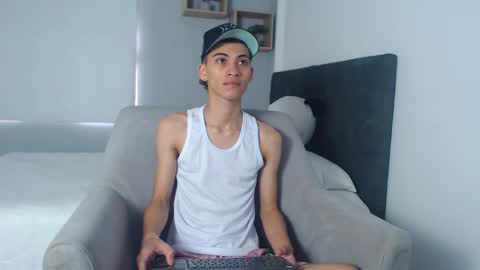 yulian_vasquez online show from March 7, 2025, 12:12 pm