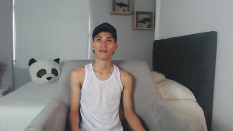 yulian_vasquez online show from March 8, 2025, 12:09 pm