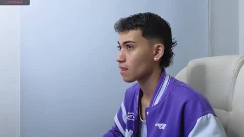 yulian_vasquez online show from September 15, 2025, 12:16 pm