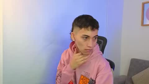 yulian_vasquez online show from September 29, 2025, 12:21 pm