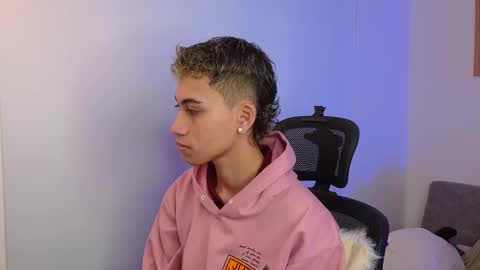 yulian_vasquez online show from October 8, 2025, 12:14 pm