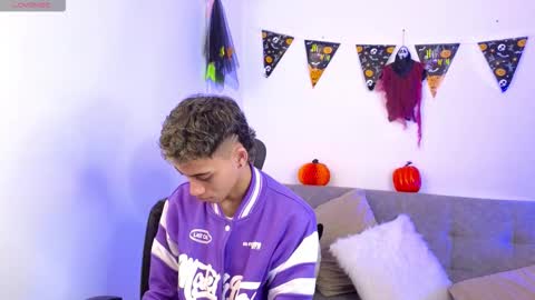 yulian_vasquez online show from October 29, 2025, 12:18 pm