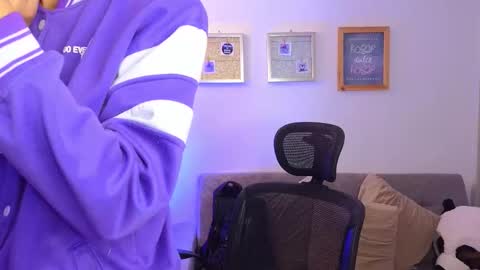 yulian_vasquez online show from November 6, 2025, 12:17 pm