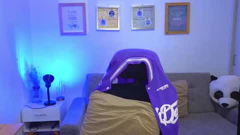 yulian_vasquez online show from December 4, 2025, 12:25 pm