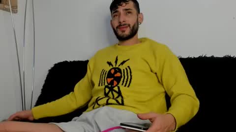 yulian 2811 online show from December 22, 2024, 11:00 am