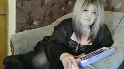 yuliiared online show from April 18, 2026, 7:58 pm