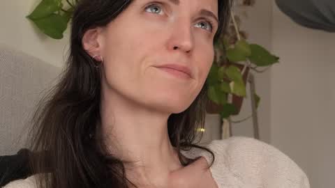 yulla dao online show from February 4, 2025, 3:04 pm