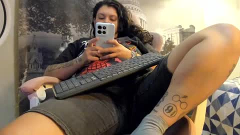 Snowflake online show from October 14, 2025, 4:08 pm