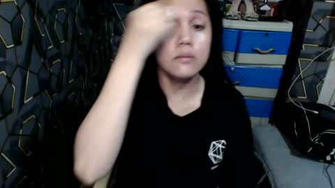 yumi online show from November 22, 2025, 3:33 pm