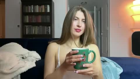 yumiandwolf online show from January 15, 2025, 6:22 am