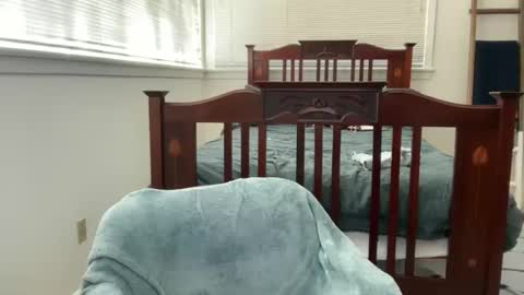 yumiandwolf online show from November 5, 2025, 7:36 pm