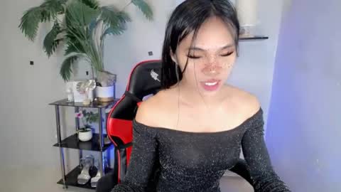 Snapshot of yumiexx chatting on July 27, 2026, 10:00 am CALL ME YUMLEXX online show from July 27, 2026, 10:00 am