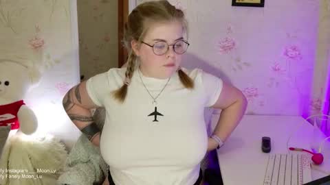 Polly online show from October 8, 2025, 5:54 pm