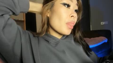 Yumi online show from February 27, 2025, 9:54 am