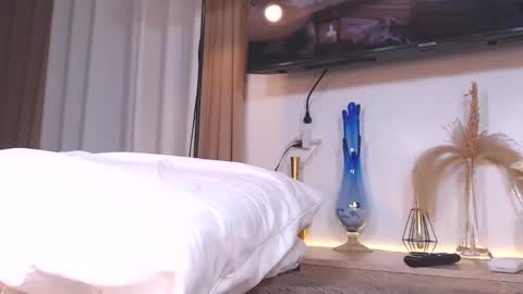 Justine online show from September 15, 2025, 8:09 pm