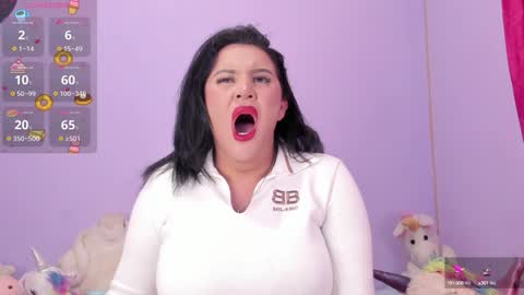 yunahott_ online show from January 8, 2025, 3:19 am