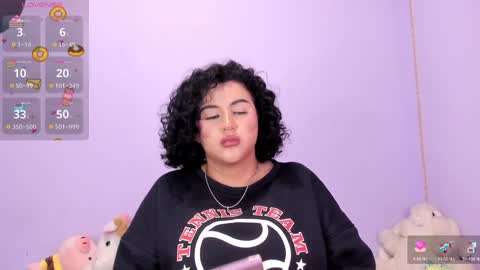 yunahott_ online show from February 5, 2025, 5:52 am