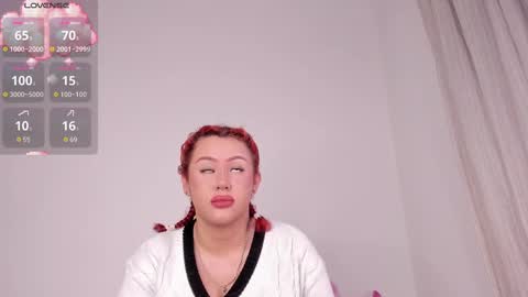 yunahott_ online show from November 12, 2025, 4:46 am