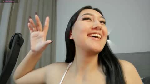 Yuna online show from November 7, 2025, 7:14 pm