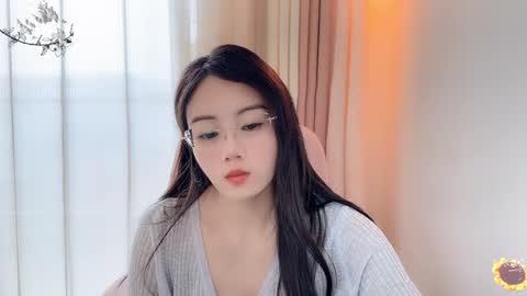 YunEr online show from December 12, 2024, 2:37 am