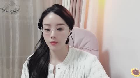 YunEr online show from December 17, 2024, 2:33 pm