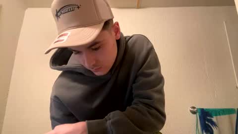 yungstudbev online show from February 19, 2025, 4:55 am