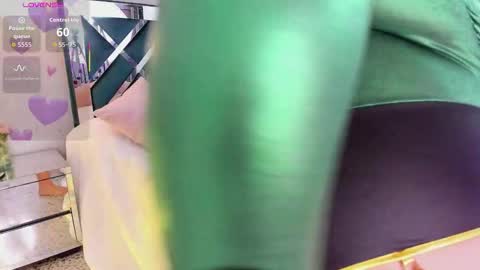 Yunna online show from December 5, 2025, 3:48 am